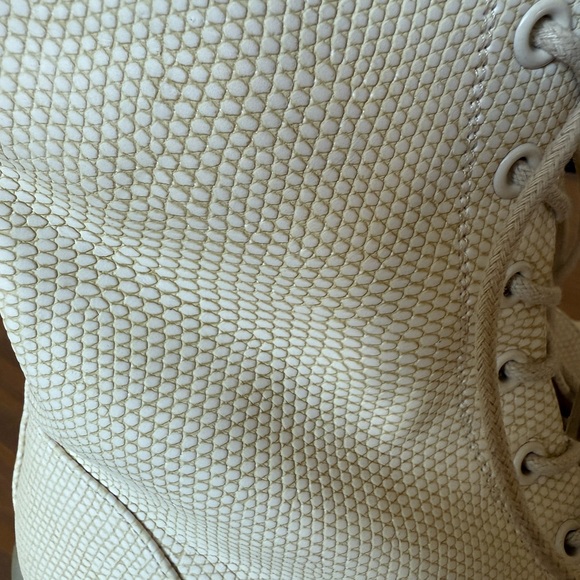 Dirty laundry combat faux snake texture cream soz 9.5 - Picture 6 of 7